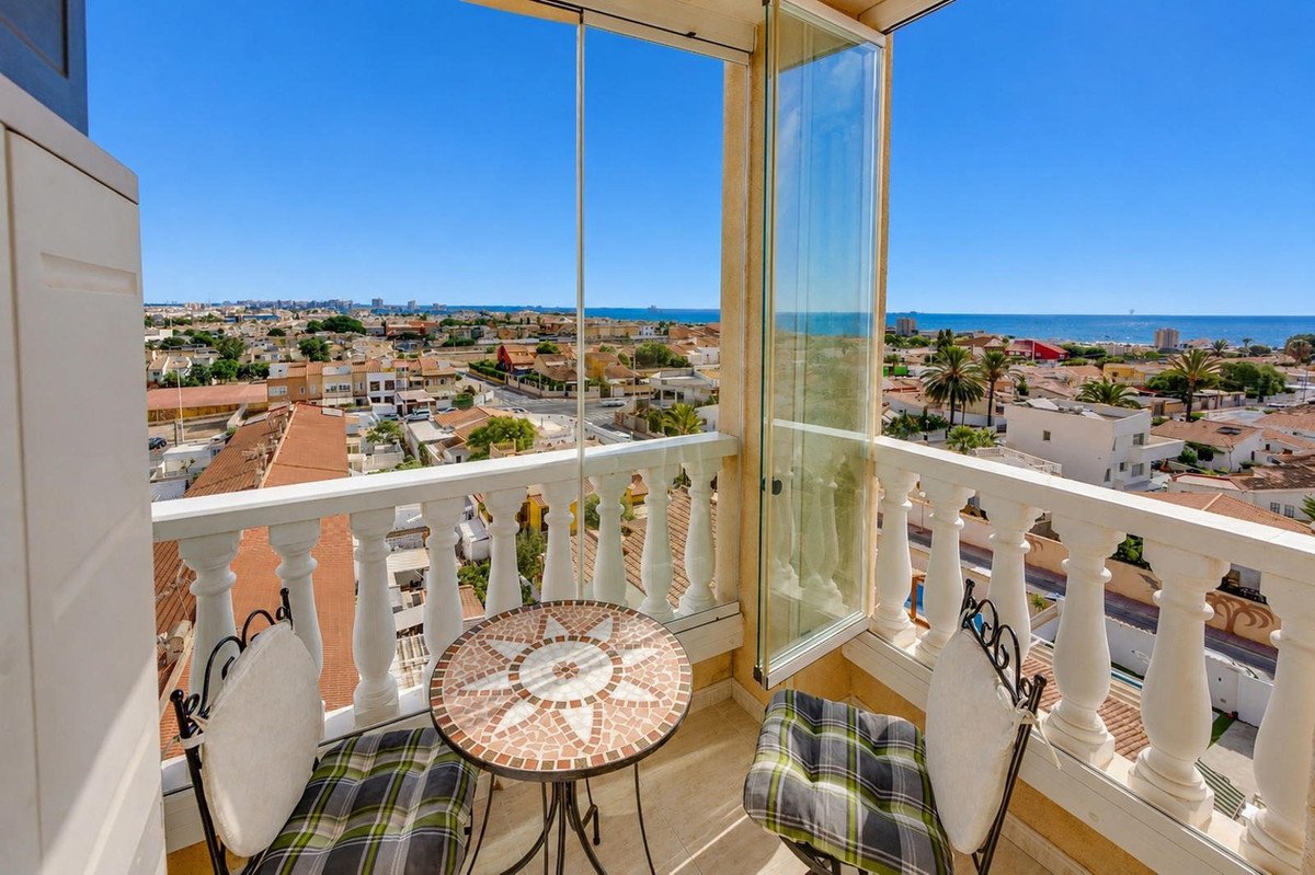 2 Bed Middle Floor Apartment in Torrevieja