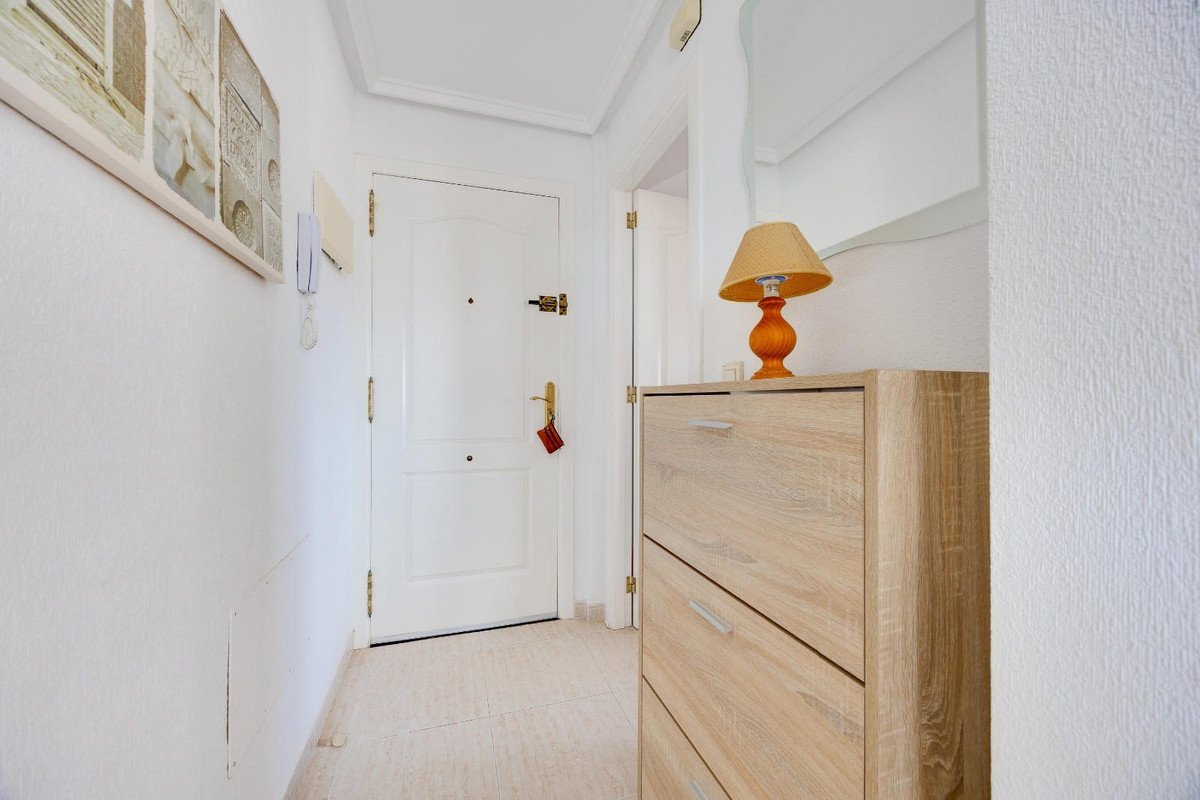 2 Bed Middle Floor Apartment in Torrevieja