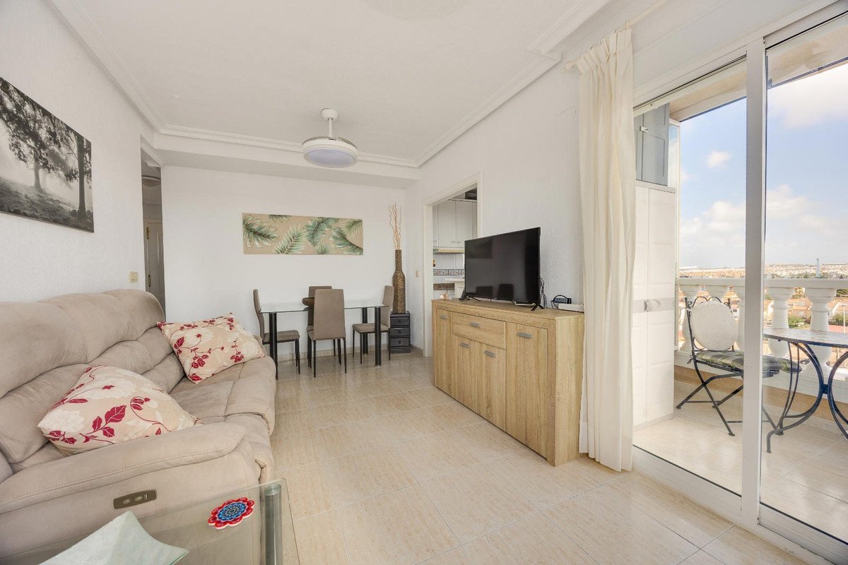 2 Bed Middle Floor Apartment in Torrevieja
