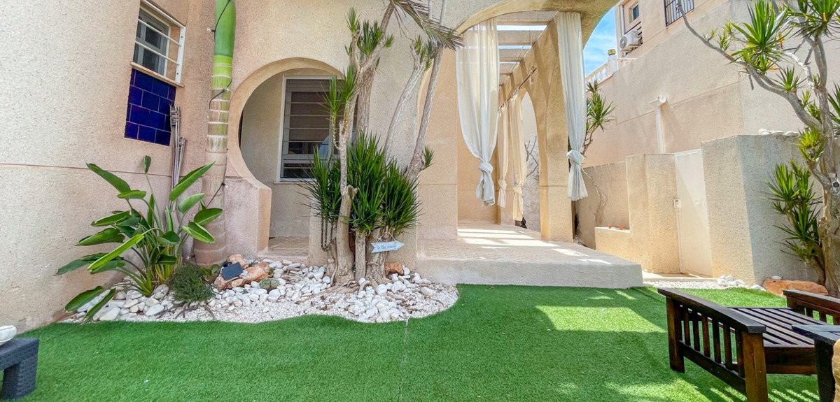 2 Bed Townhouse in Torrevieja