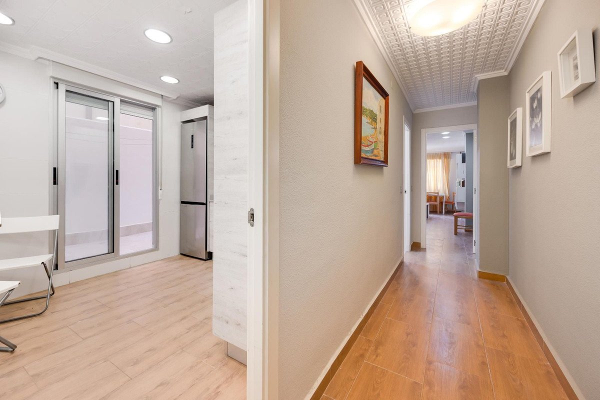 2 Bed Middle Floor Apartment in Torrevieja