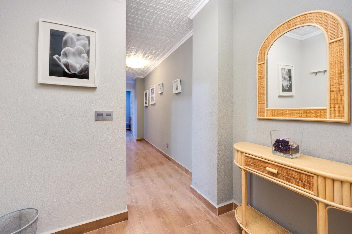 2 Bed Middle Floor Apartment in Torrevieja