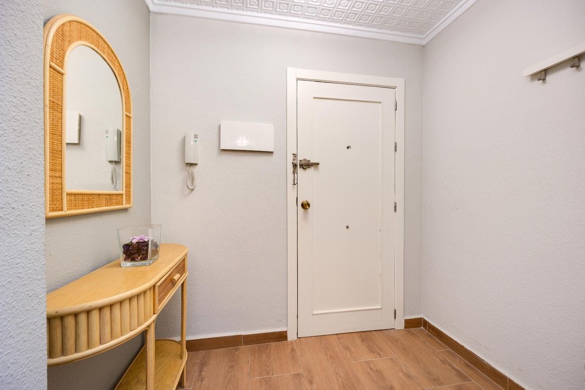 2 Bed Middle Floor Apartment in Torrevieja