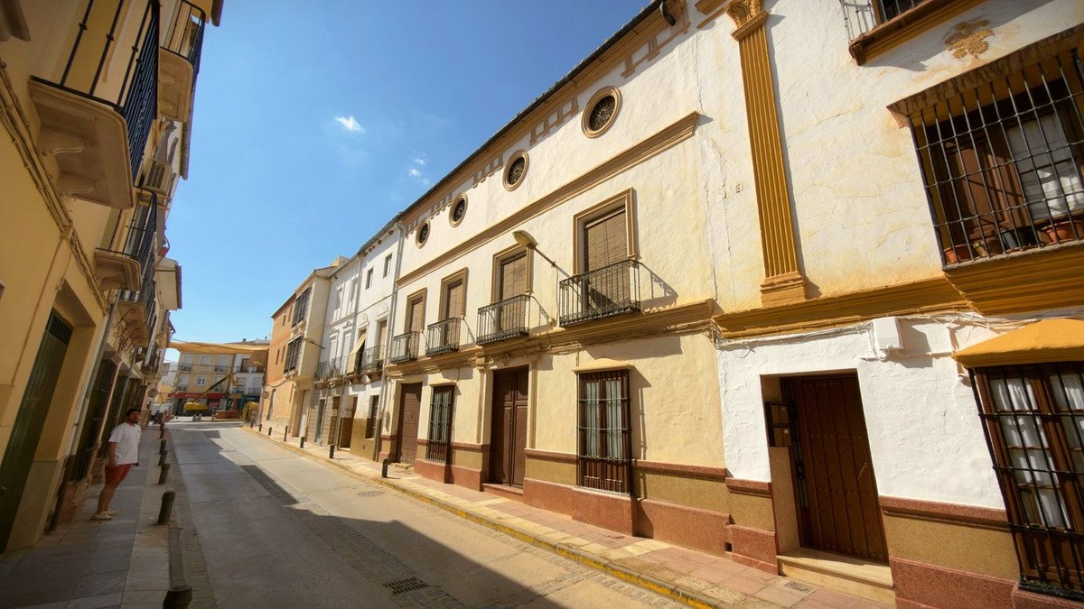 4 Bed Townhouse in Alameda