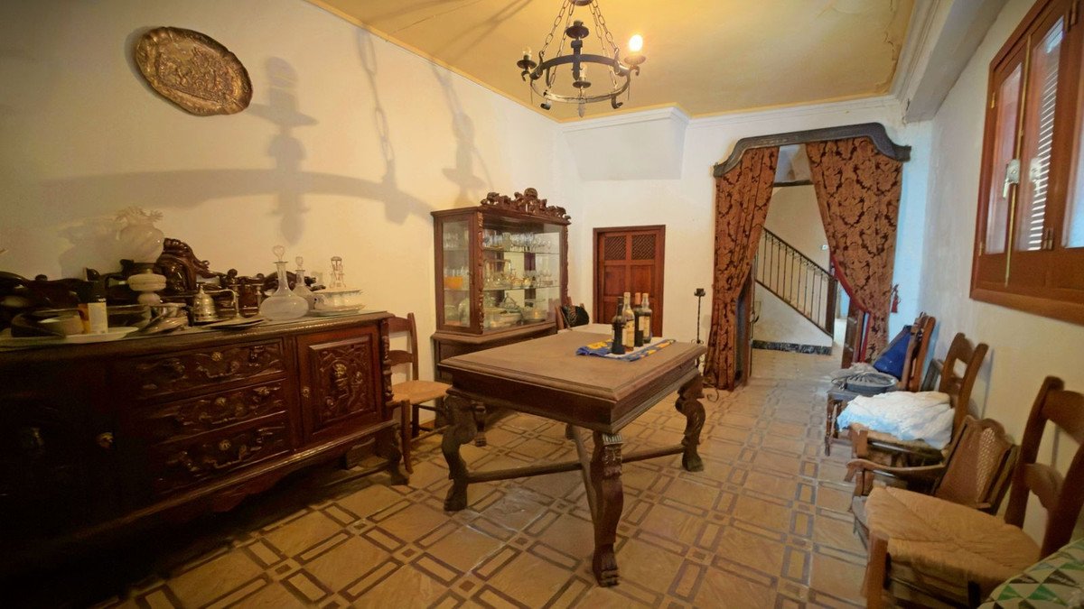 4 Bed Townhouse in Alameda