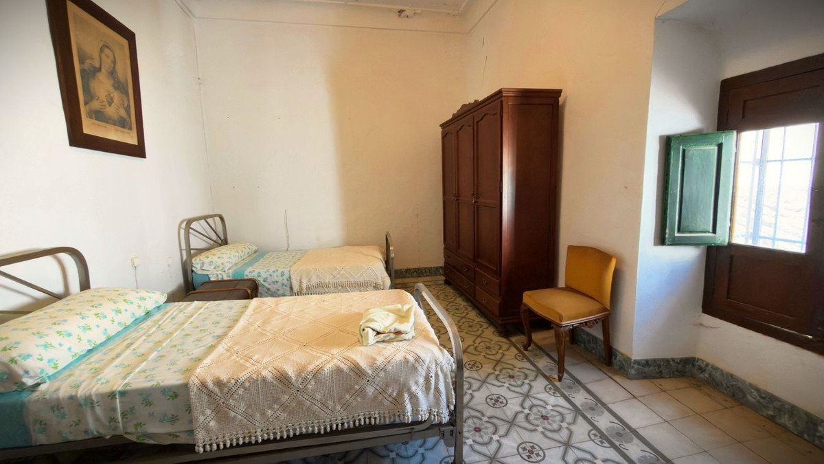 4 Bed Townhouse in Alameda