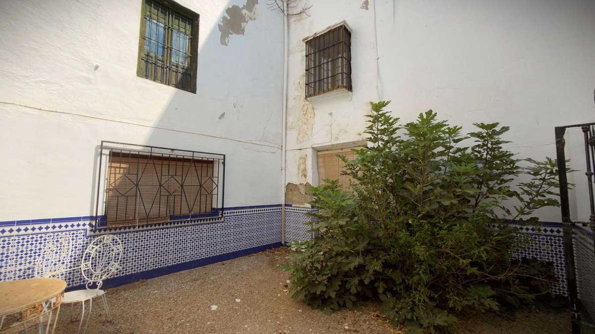 4 Bed Townhouse in Alameda