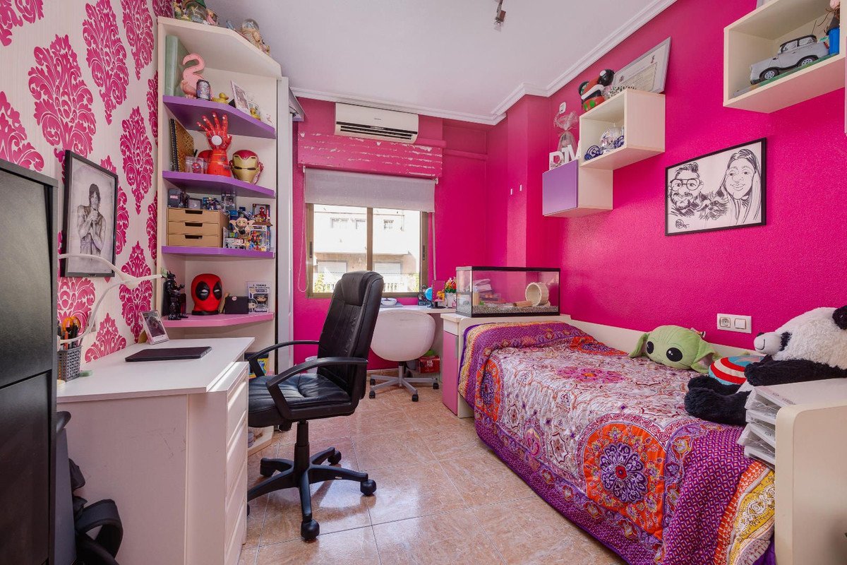 5 Bed Middle Floor Apartment in Torrevieja