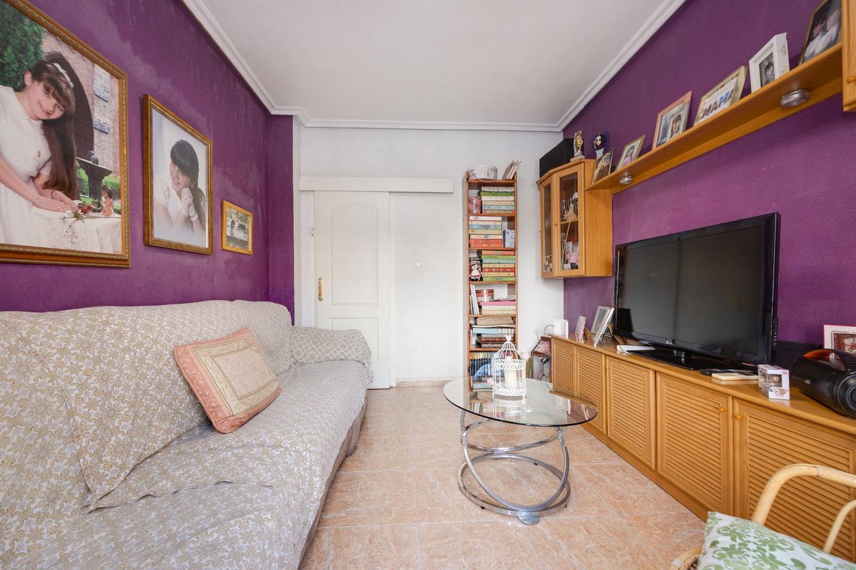 5 Bed Middle Floor Apartment in Torrevieja