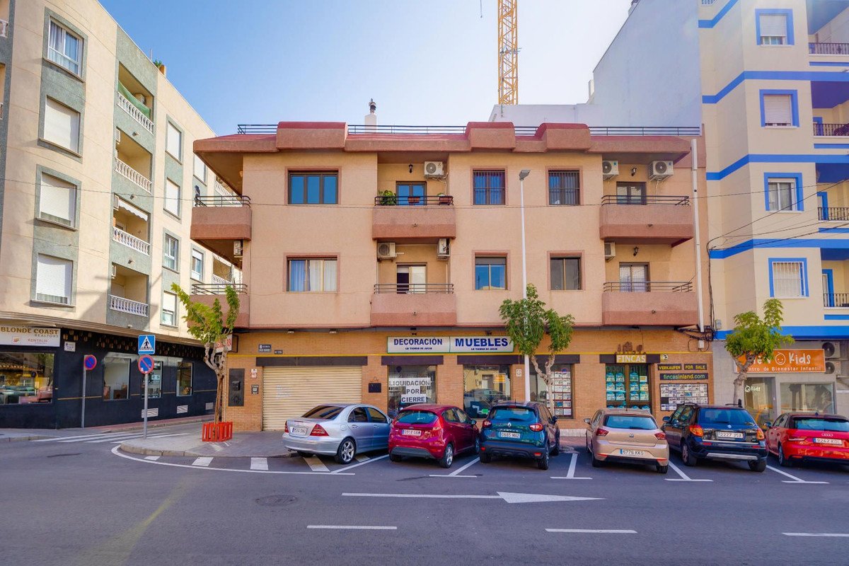 5 Bed Middle Floor Apartment in Torrevieja