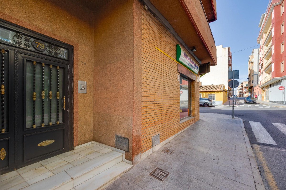 5 Bed Middle Floor Apartment in Torrevieja