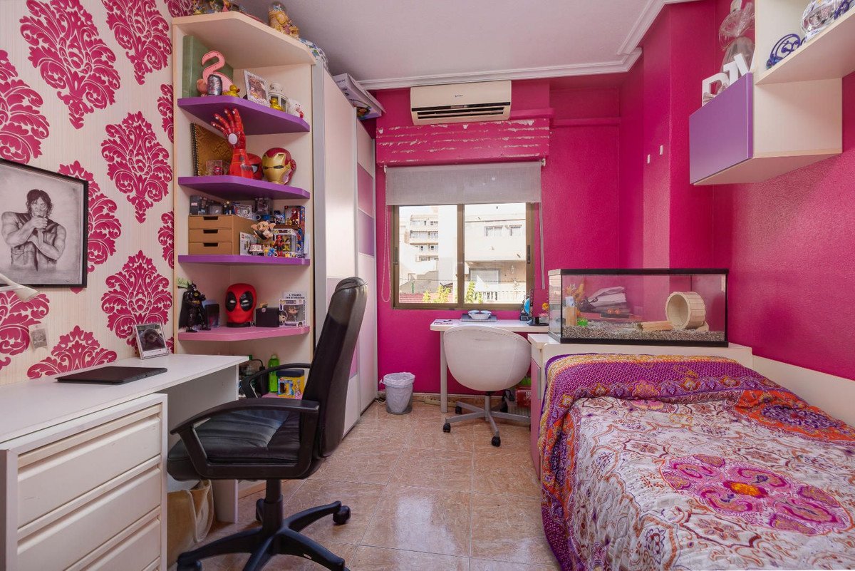 5 Bed Middle Floor Apartment in Torrevieja