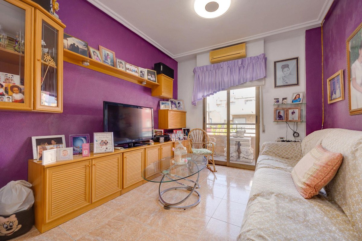 5 Bed Middle Floor Apartment in Torrevieja