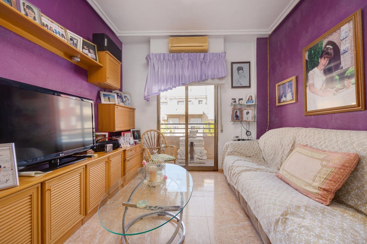 5 Bed Middle Floor Apartment in Torrevieja