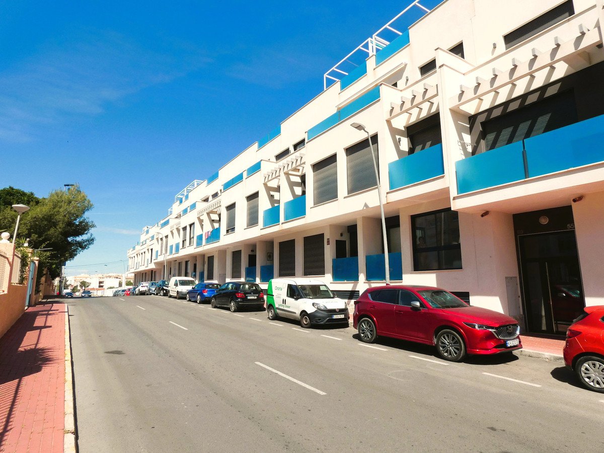 3 Bed Middle Floor Apartment in Torrevieja