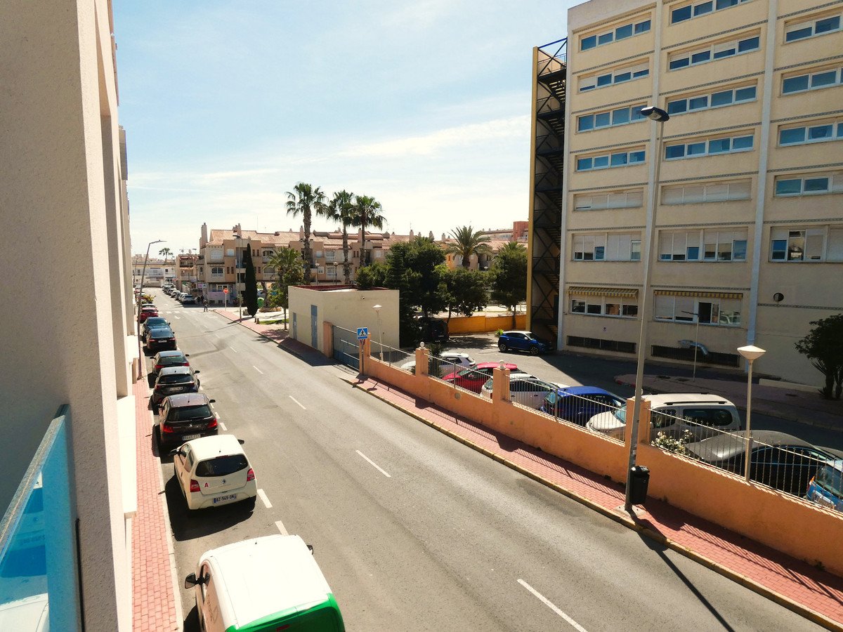 3 Bed Middle Floor Apartment in Torrevieja