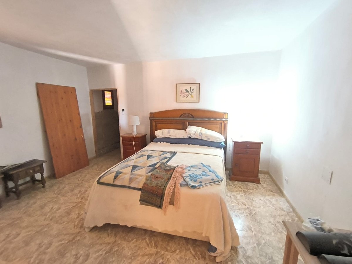 4 Bed Detached Villa in Chinorlet