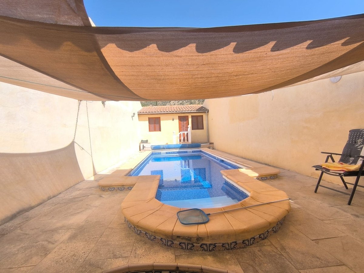4 Bed Detached Villa in Chinorlet