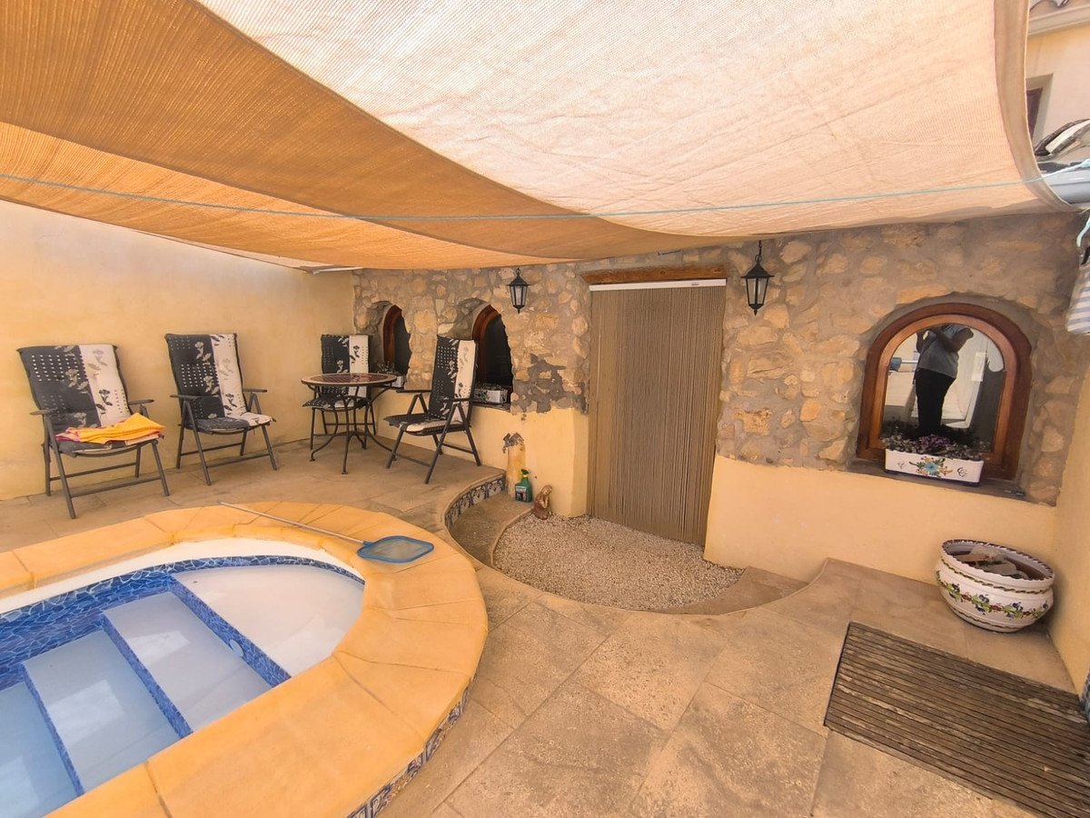 4 Bed Detached Villa in Chinorlet