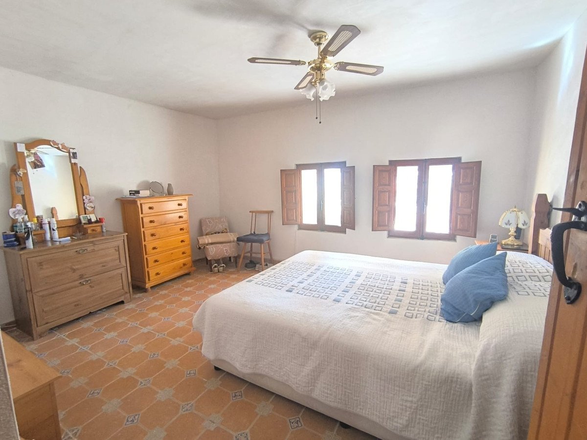 4 Bed Detached Villa in Chinorlet