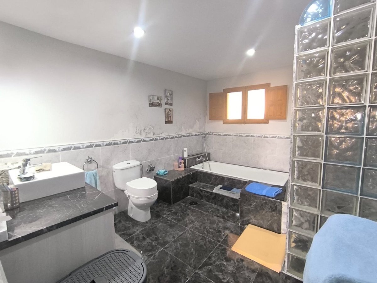 4 Bed Detached Villa in Chinorlet