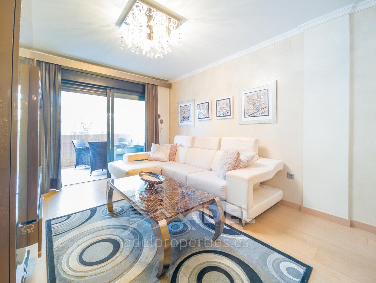2 Bed Middle Floor Apartment in Orihuela Costa