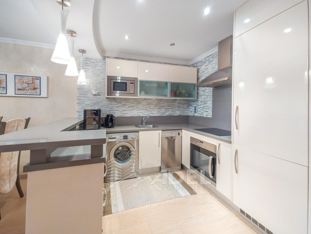 2 Bed Middle Floor Apartment in Orihuela Costa