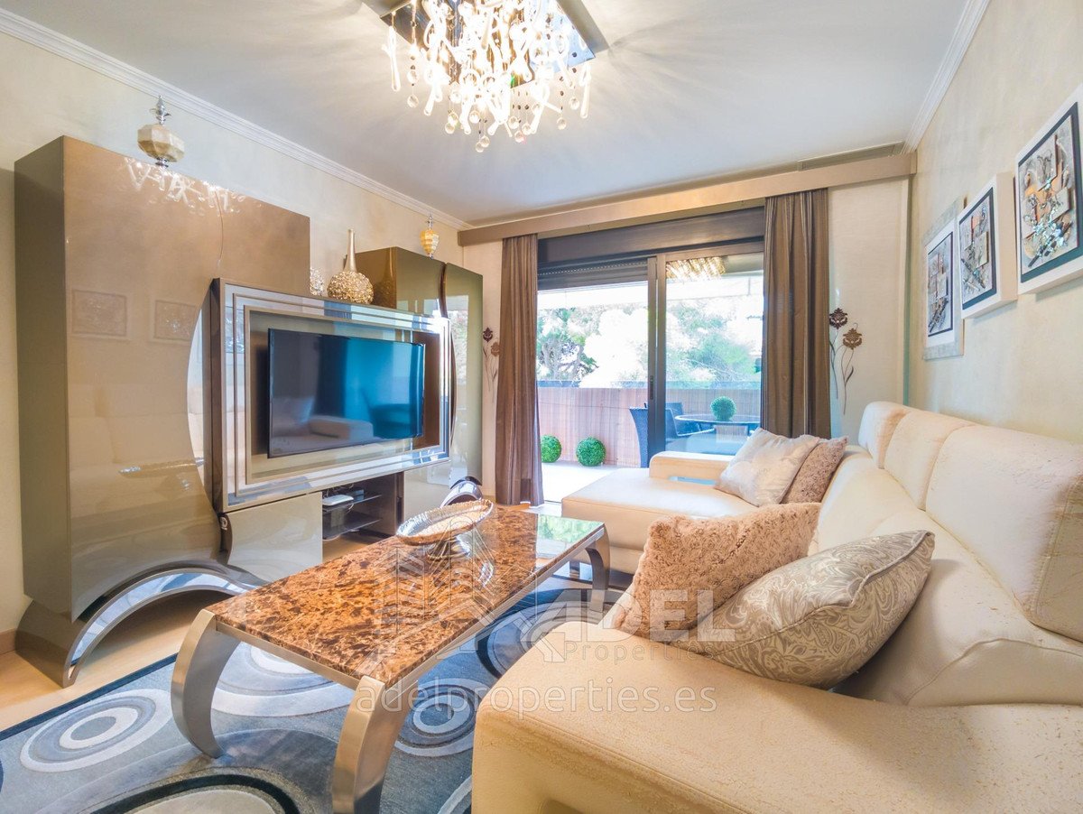 2 Bed Middle Floor Apartment in Orihuela Costa