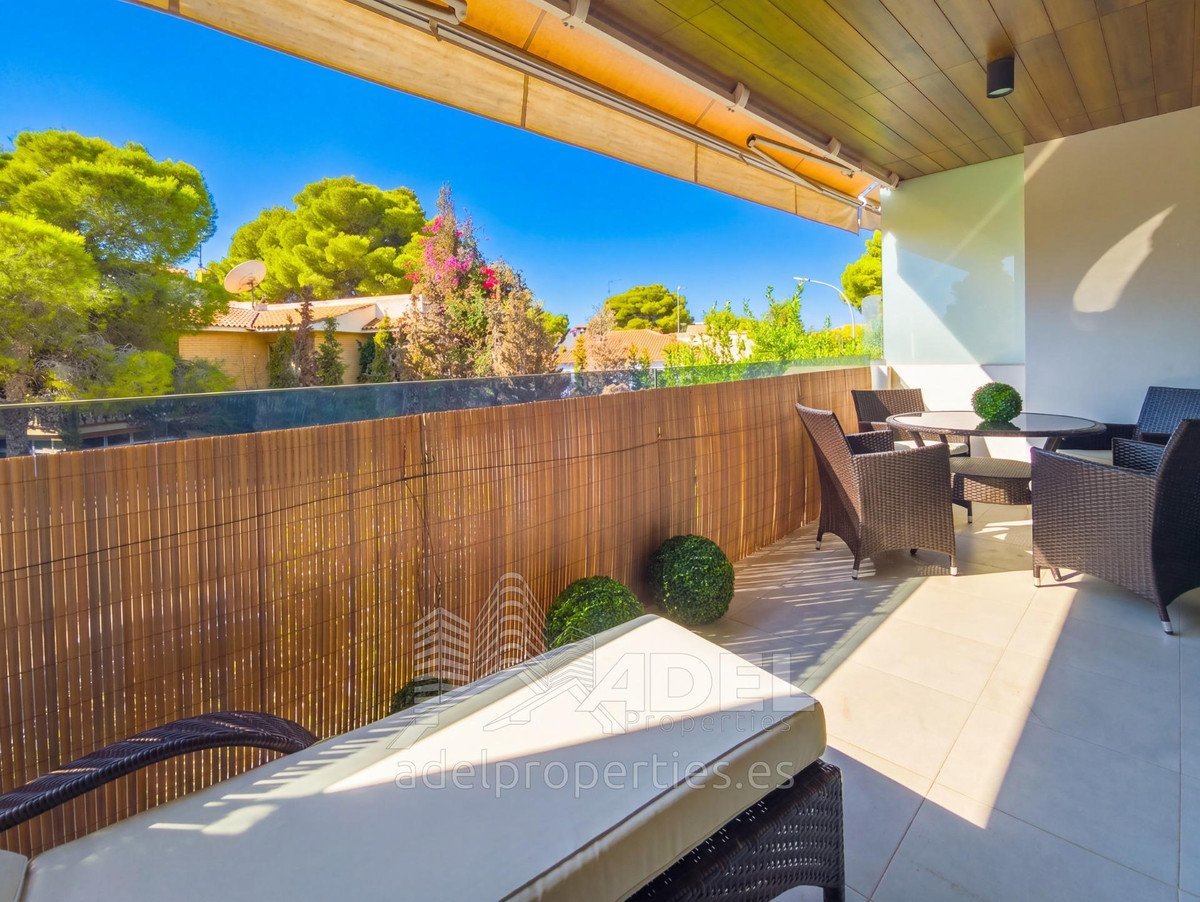 2 Bed Middle Floor Apartment in Orihuela Costa