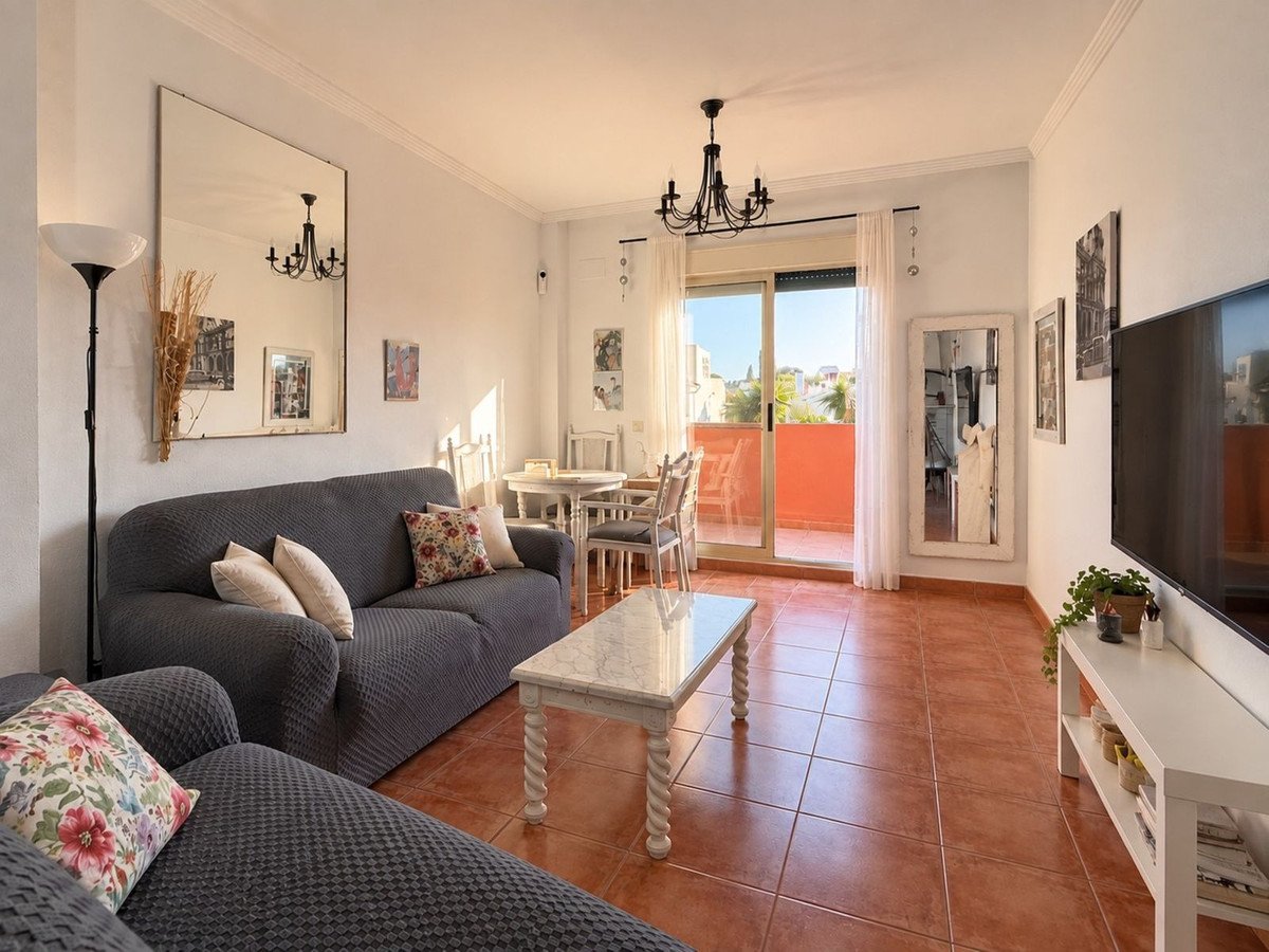 2 Bed Middle Floor Apartment in Casares Playa