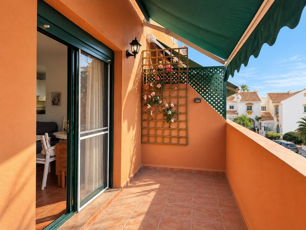 2 Bed Middle Floor Apartment in Casares Playa
