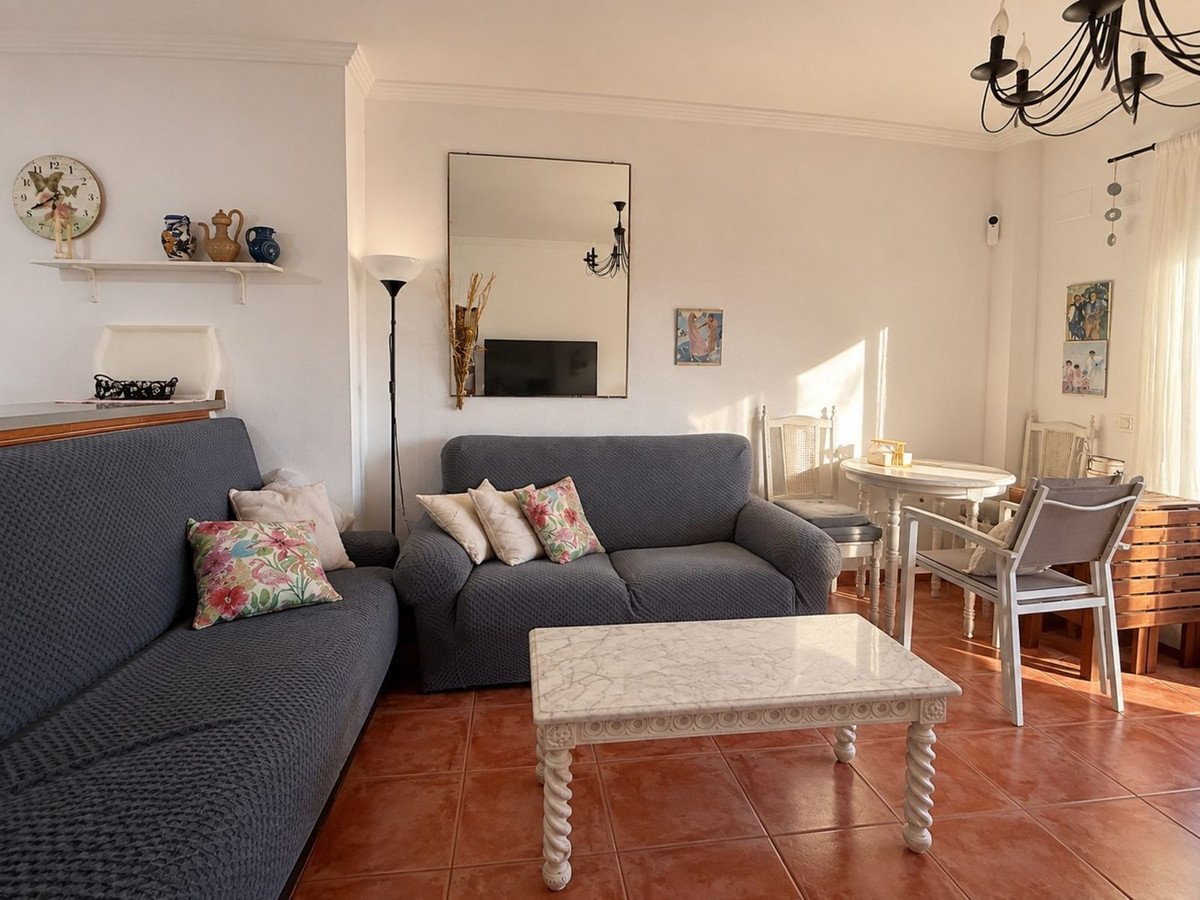 2 Bed Middle Floor Apartment in Casares Playa