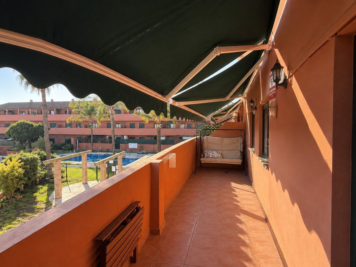 2 Bed Middle Floor Apartment in Casares Playa