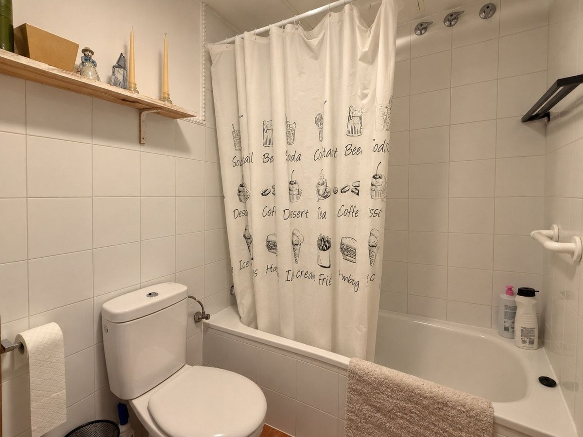 2 Bed Middle Floor Apartment in Casares Playa