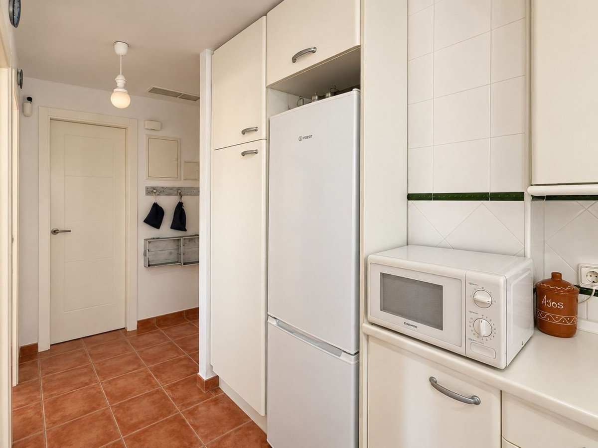 2 Bed Middle Floor Apartment in Casares Playa