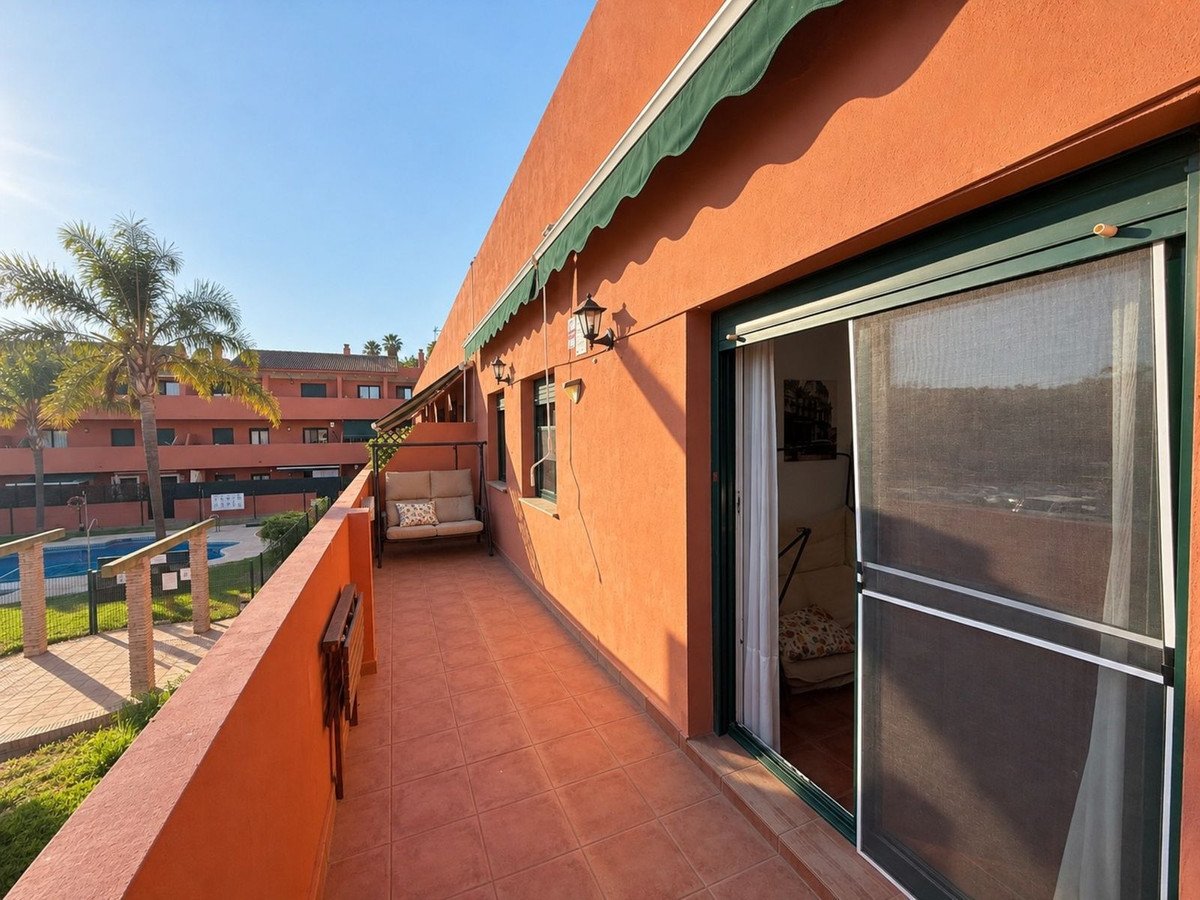 2 Bed Middle Floor Apartment in Casares Playa