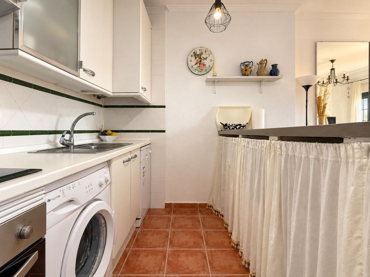 2 Bed Middle Floor Apartment in Casares Playa