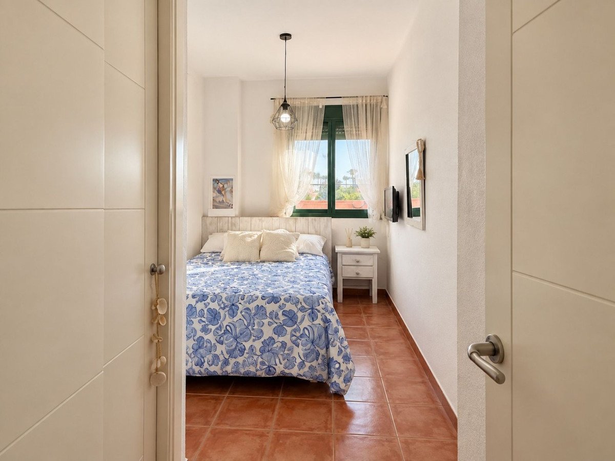 2 Bed Middle Floor Apartment in Casares Playa
