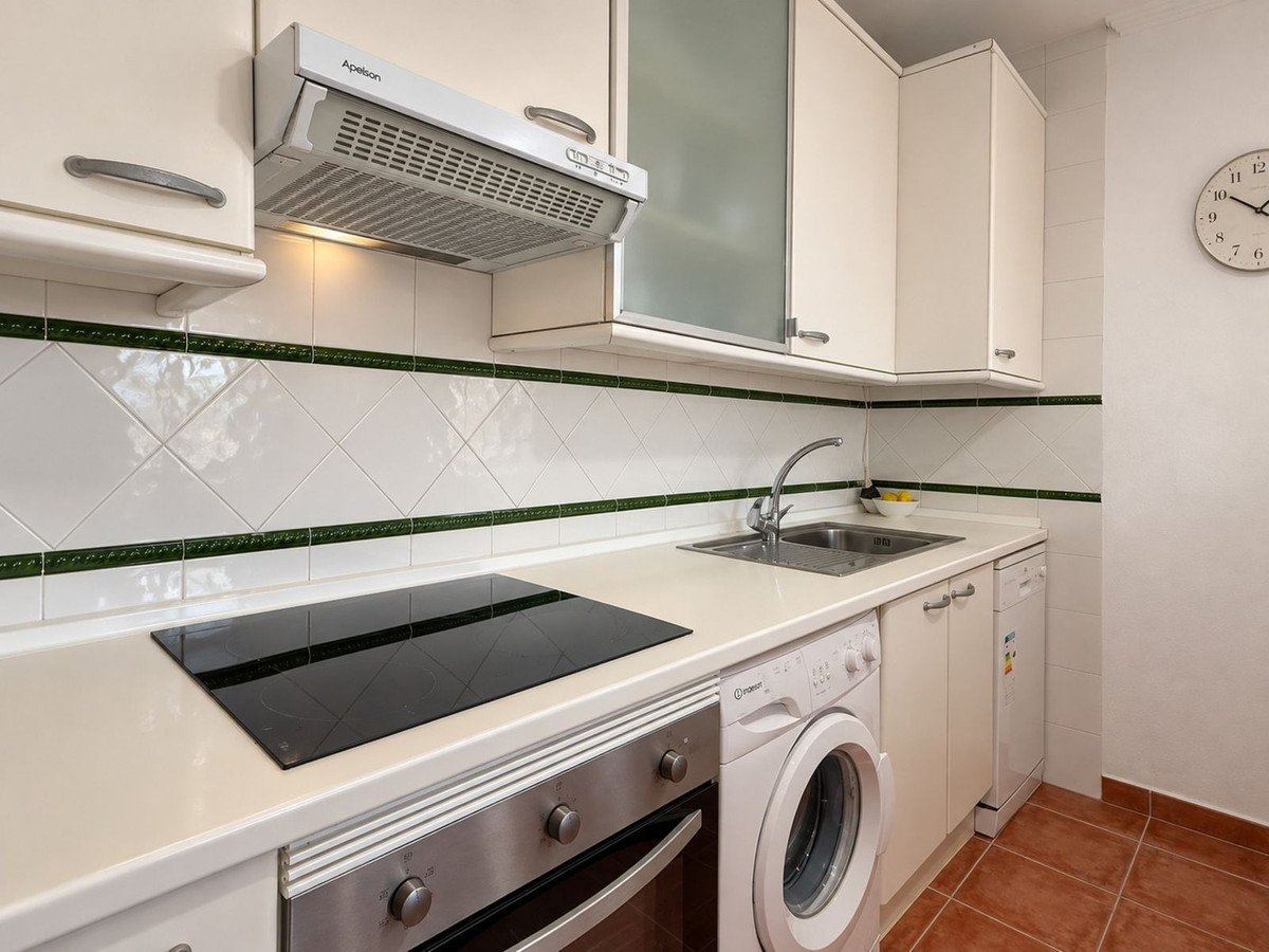 2 Bed Middle Floor Apartment in Casares Playa