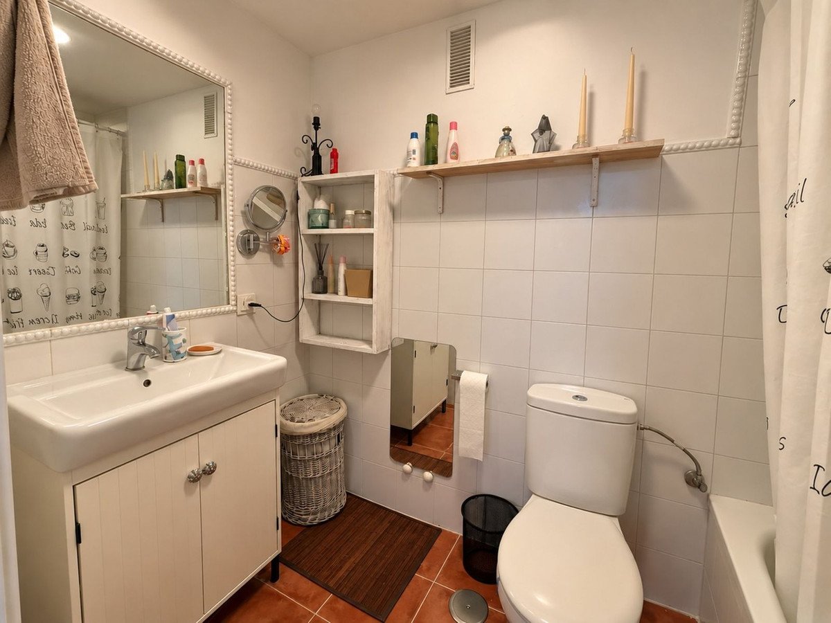 2 Bed Middle Floor Apartment in Casares Playa