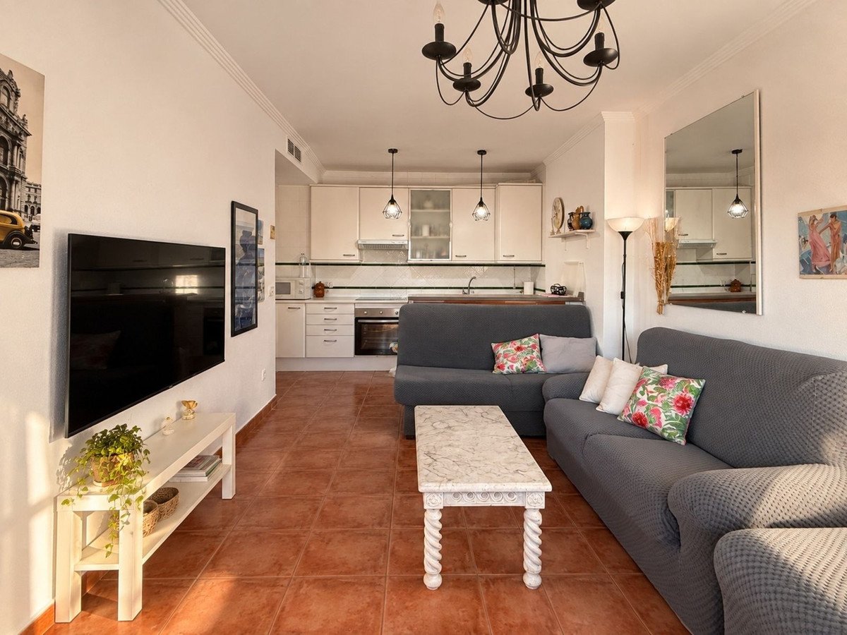 2 Bed Middle Floor Apartment in Casares Playa