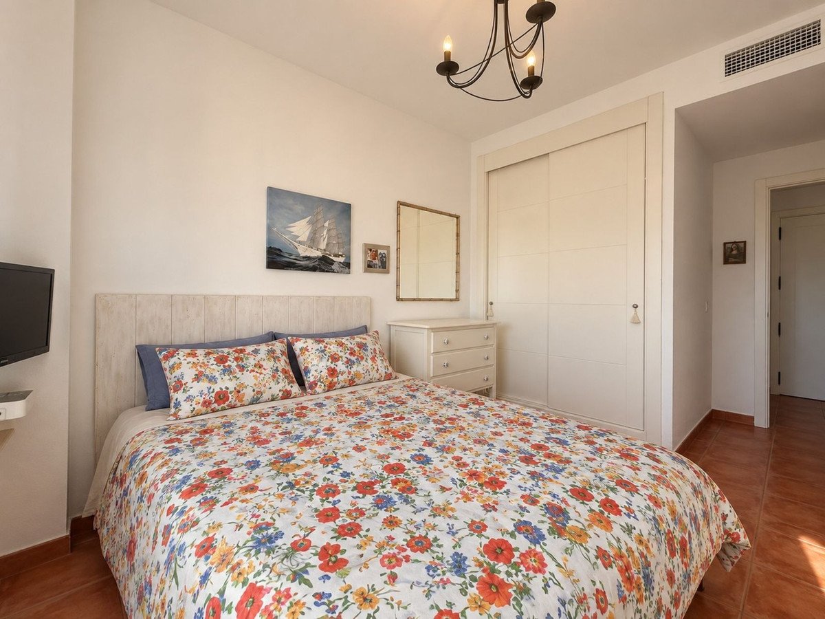 2 Bed Middle Floor Apartment in Casares Playa