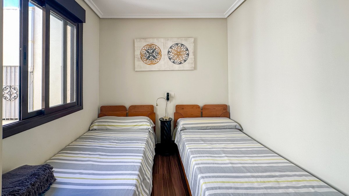 2 Bed Bungalow in Los Altos