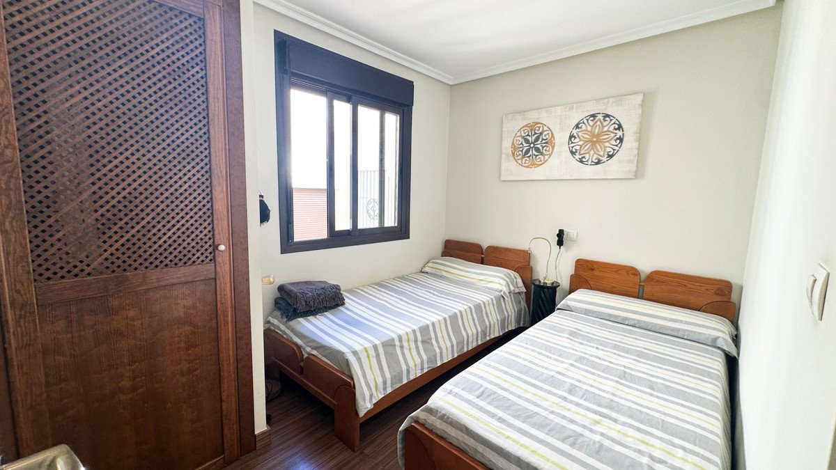 2 Bed Bungalow in Los Altos