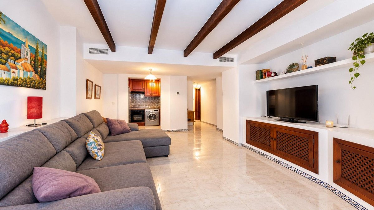 2 Bed Middle Floor Apartment in Playa de los Locos