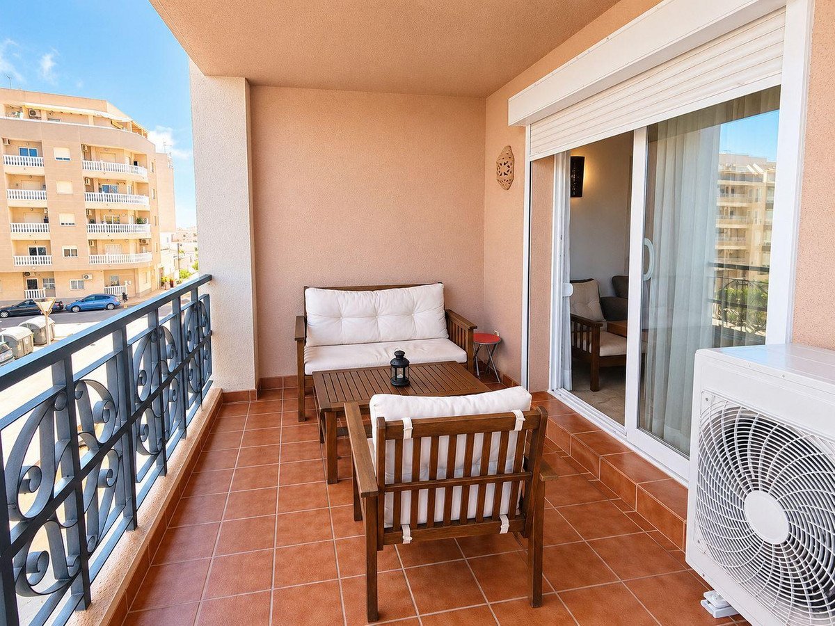 2 Bed Middle Floor Apartment in Playa de los Locos