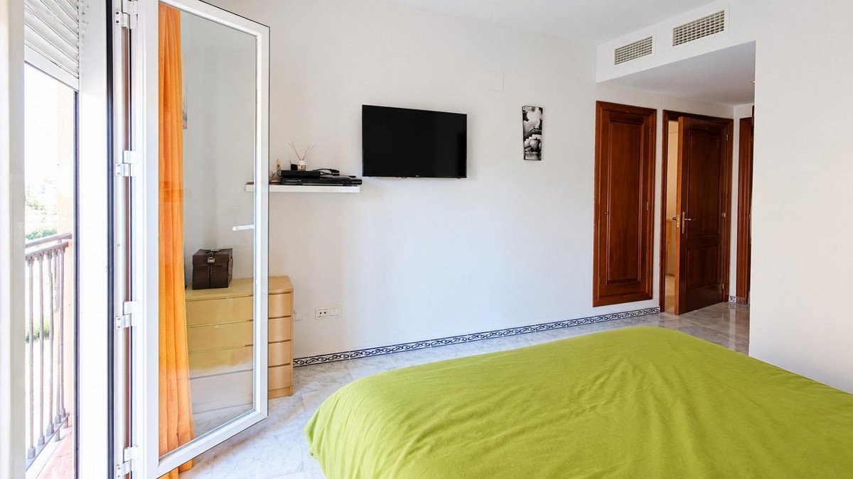 2 Bed Middle Floor Apartment in Playa de los Locos