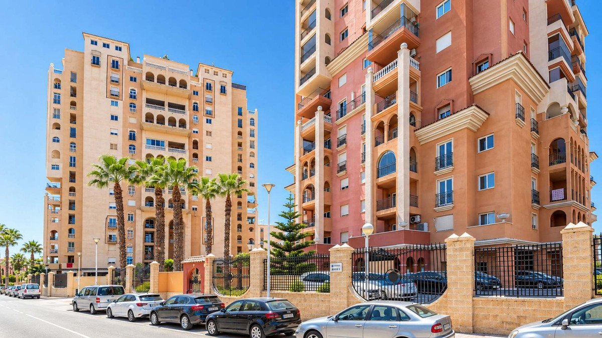2 Bed Middle Floor Apartment in Playa de los Locos
