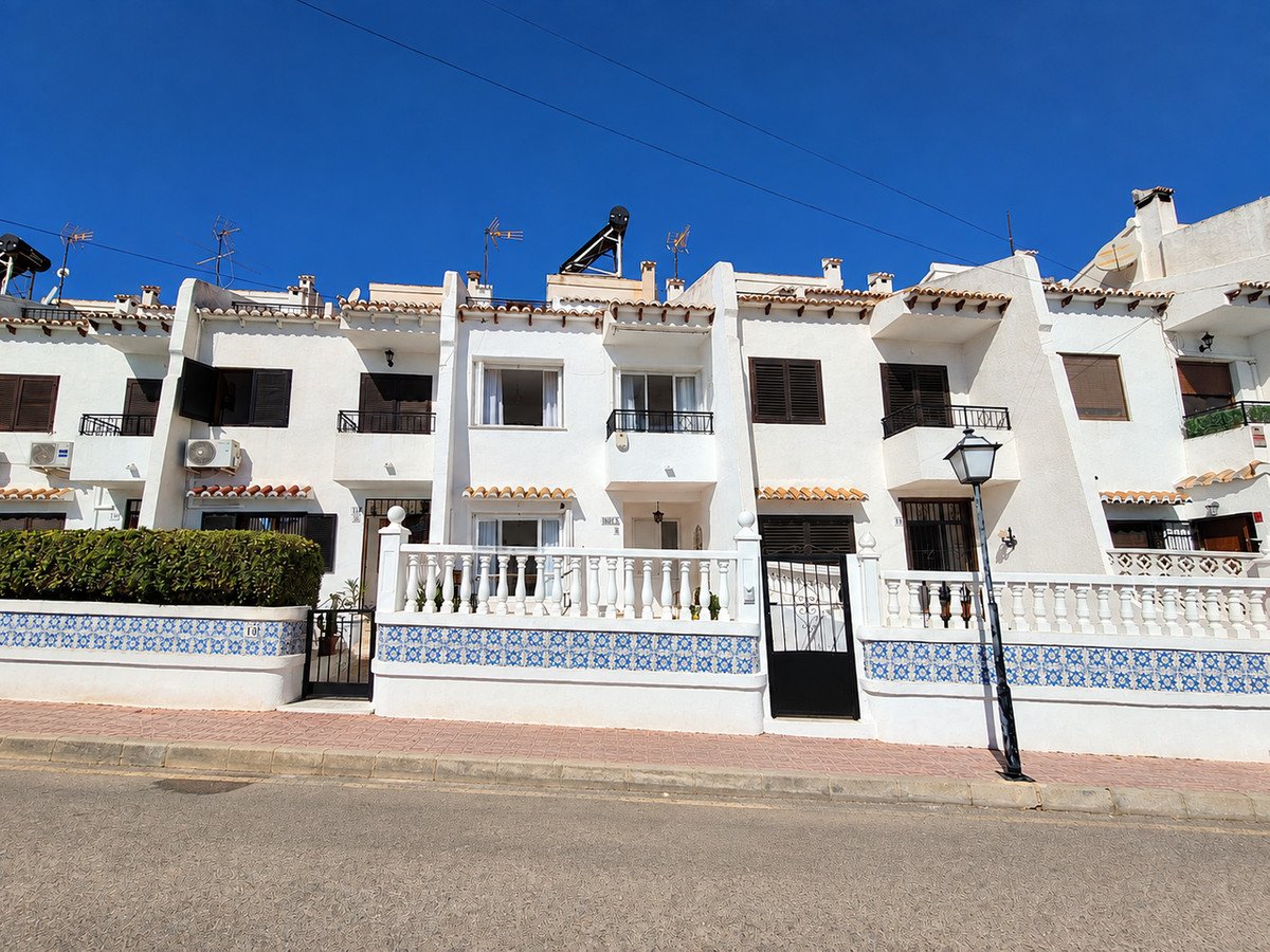 3 Bed Townhouse in Los Balcones