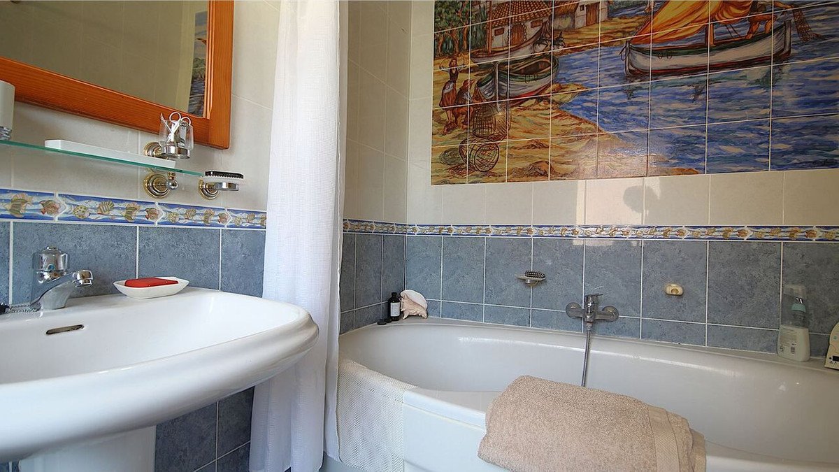 5 Bed Townhouse in Benidoleig